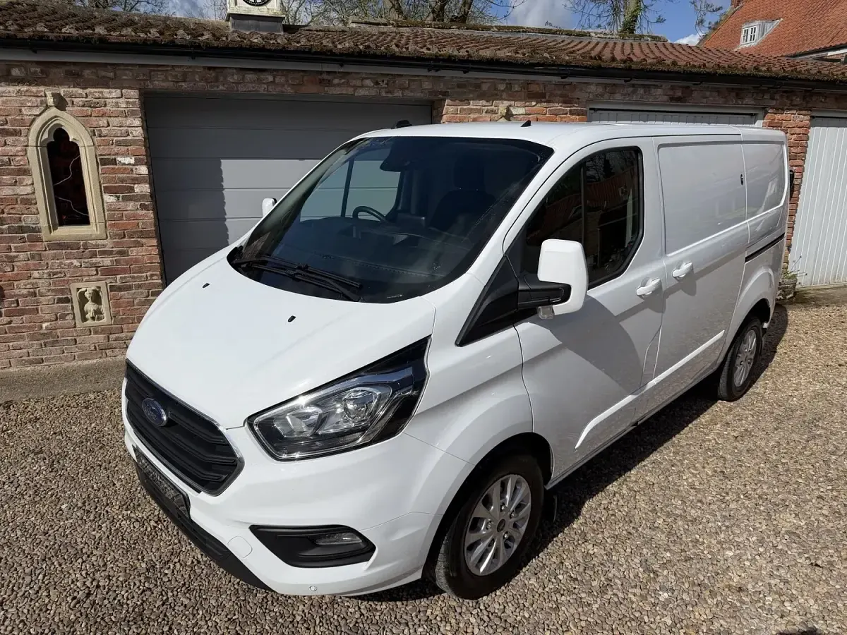 Used Ford Transit Custom Limited 130 HP (95 kW) 2023 White Van