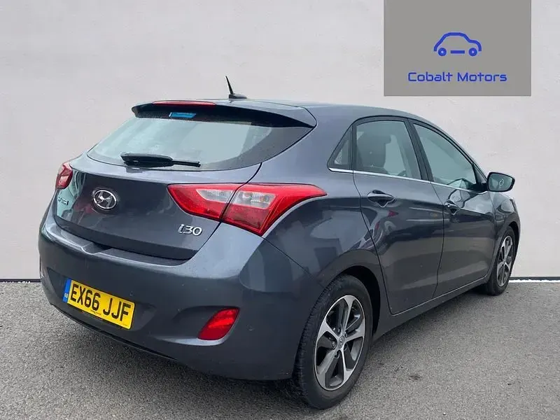 Used Hyundai i30 SE 100 HP (73 kW) 2016 Pepper grey Hatchback