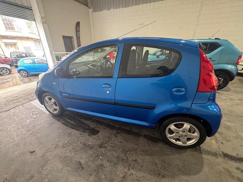 Second-hand Peugeot 107 68 CP (50 kW) 2009 Albastru Hatchback