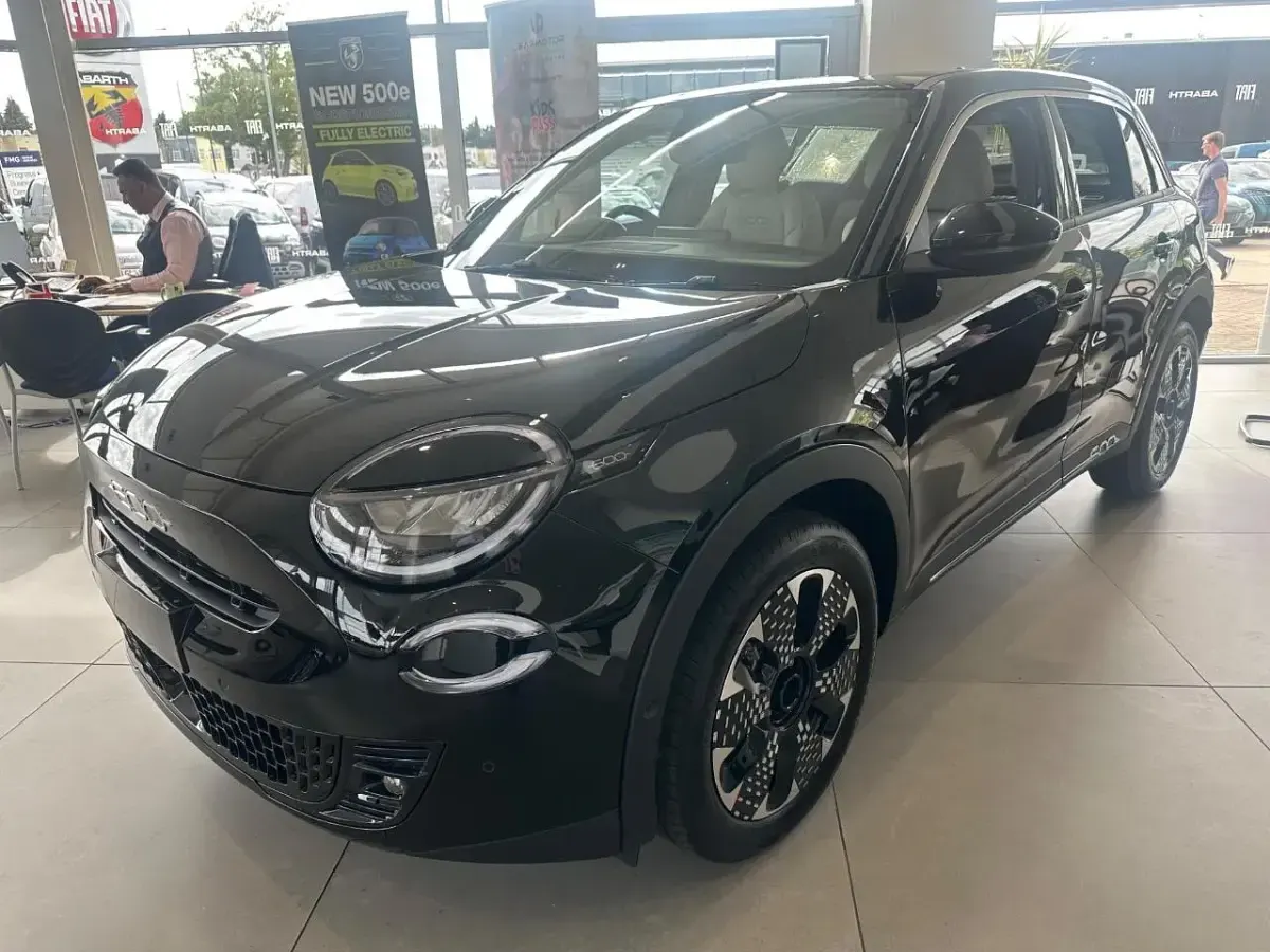 Nowe Fiat 600 La Prima 99 KM (72 kW) 2026 Czarny SUV