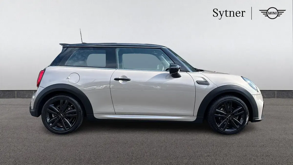 Usado Mini Cooper Hatch 134 CV (98 kW) 2023 Gris Utilitario