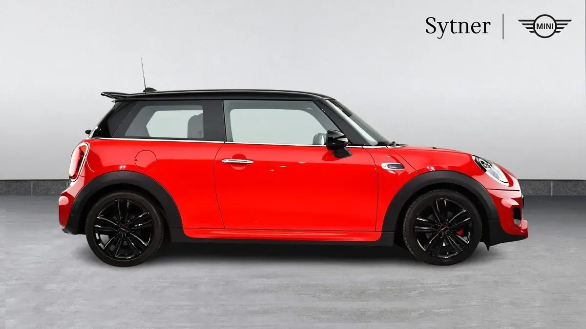 Used Mini Cooper Hatch 134 HP (98 kW) 2018 Red Hatchback