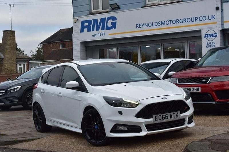 Begagnad Ford Focus ST 250 HK (183 kW) 2016 Vit Halvkombi