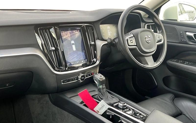 Used Volvo V60 CC Plus 250 HP (183 kW) 2020 White Estate