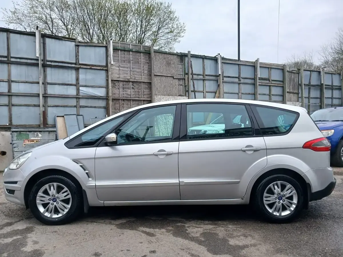 Used Ford S-MAX Zetec 140 HP (102 kW) 2012 Silver MPV