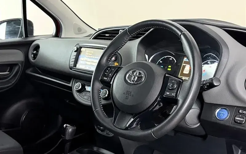 Usado Toyota Yaris Hybrid 101 CV (74 kW) 2020 Utilitario