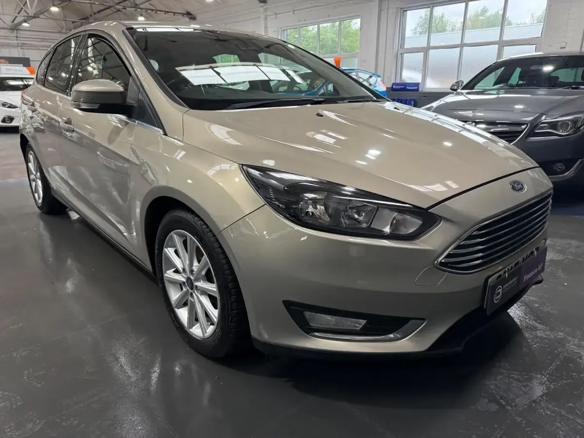 Used Ford Focus Titanium 120 HP (88 kW) 2015 Silver Hatchback