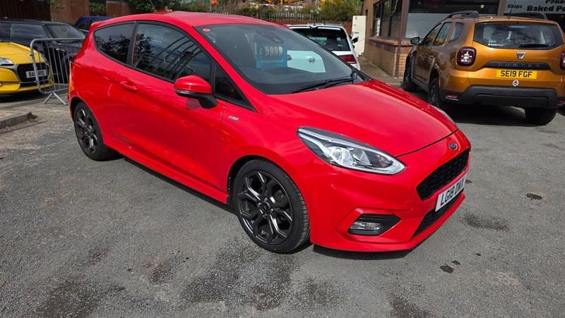 Usado Ford Fiesta ST-Line 140 HP (102 kW) 2018 Vermelho Citadino
