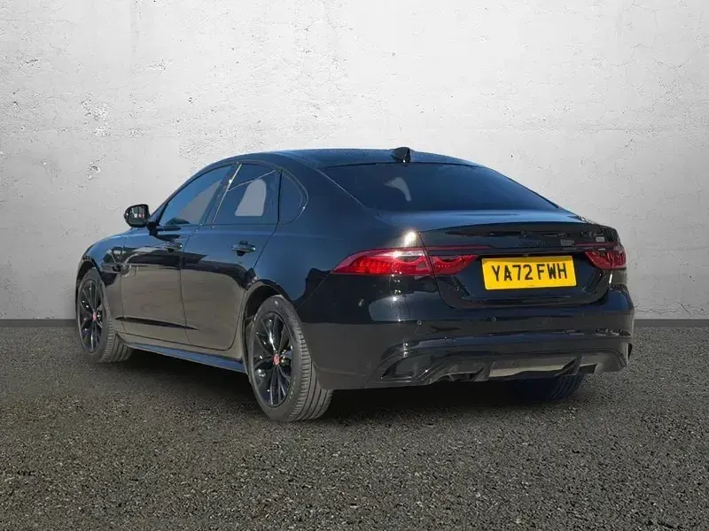 Second-hand Jaguar XF R-Dynamic 200 CP (147 kW) 2023 Negru Berlinǎ
