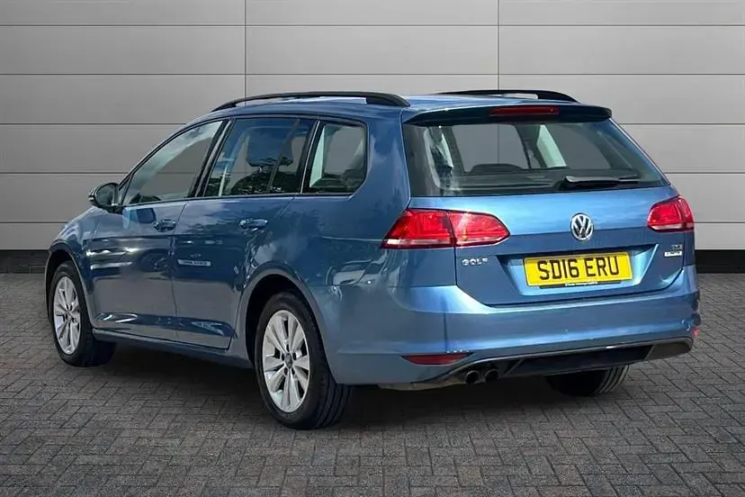 Used VW Golf VII SE 125 HP (91 kW) 2016 Pacific blue Estate