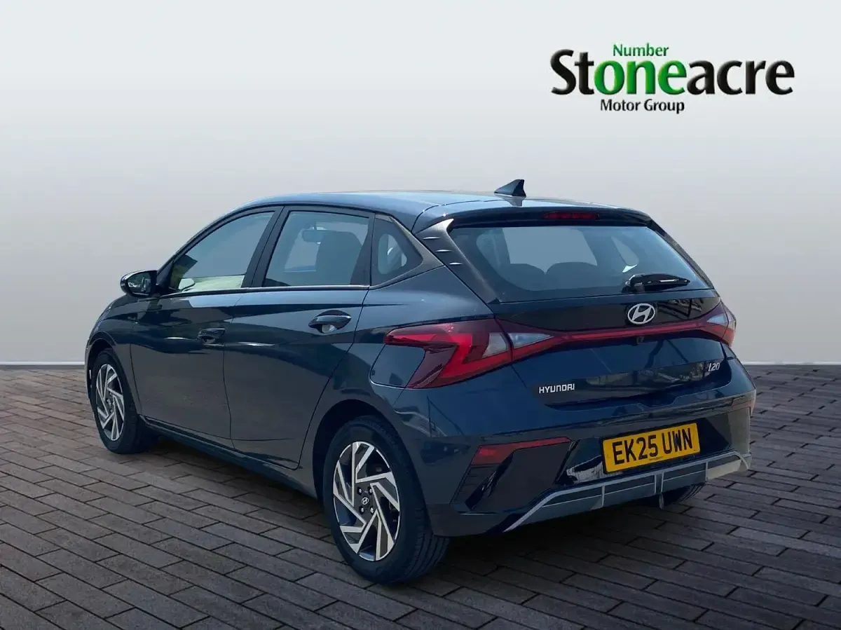 Used Hyundai i20 Advanced 100 HP (73 kW) 2025 Grey Hatchback