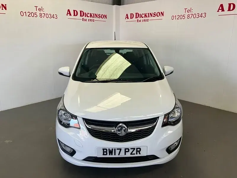 Used Vauxhall Viva 75 HP (55 kW) 2017 White Hatchback