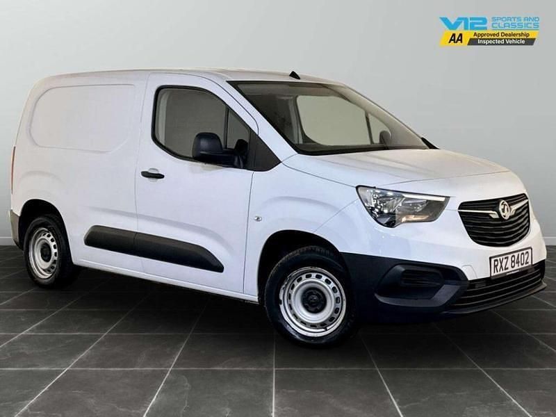 White Used 2022 Vauxhall Combo MPV | £8,394 (Good price) - Image 1/2
