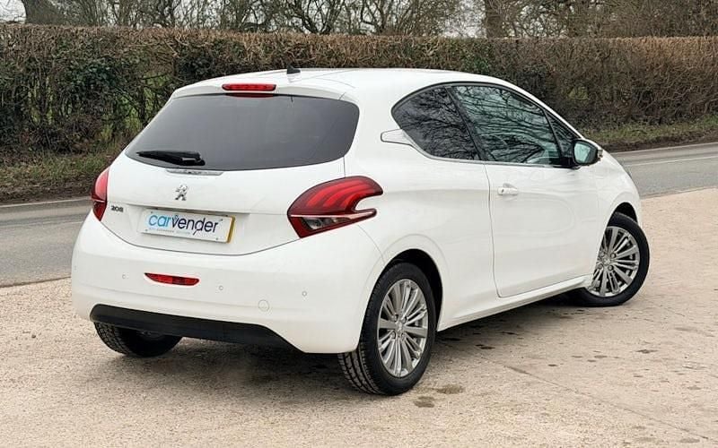 Used Peugeot 208 Allure 82 HP (60 kW) 2016 Hatchback