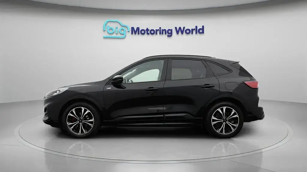 Second-hand Ford Kuga ST-Line X 190 CP (139 kW) 2023 Negru SUV
