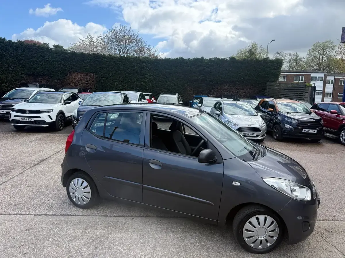 Used Hyundai i10 Classic 85 HP (62 kW) 2012 Grey Hatchback