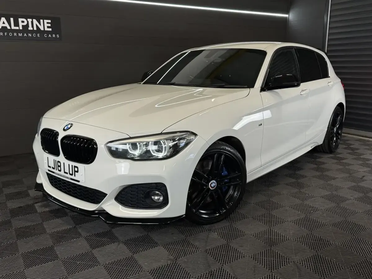 Begagnad BMW 120 M Sport 2018 Vit Halvkombi