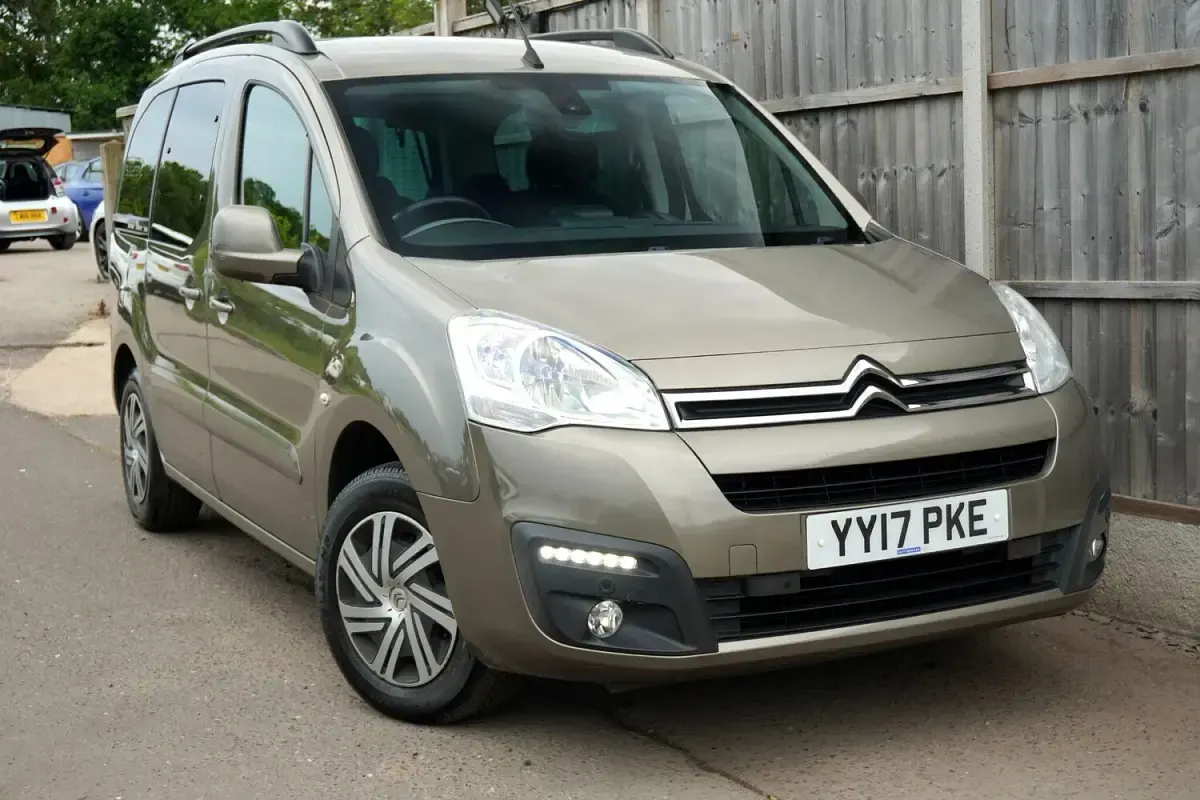 Used Citroën Berlingo Flair 99 HP (72 kW) 2017 Brown MPV