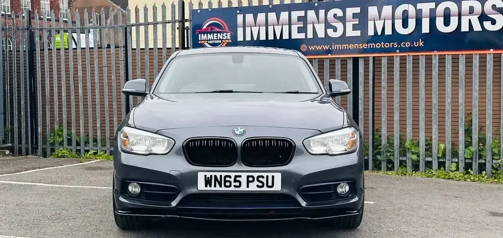 Usado BMW 120 Sport Line 190 CV (139 kW) 2015 Gris Utilitario