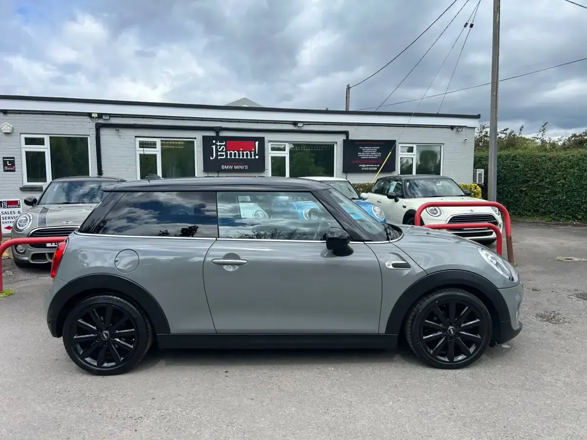 Usado Mini Cooper Hatch 2016 Gris Utilitario