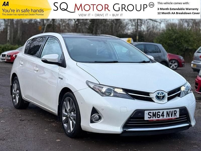 White Used 2015 Toyota Auris Hybrid Hatchback | £7,390 (Good price) - Image 1/4
