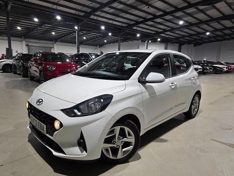 Used Hyundai i10 SE 67 HP (49 kW) 2022 White Hatchback
