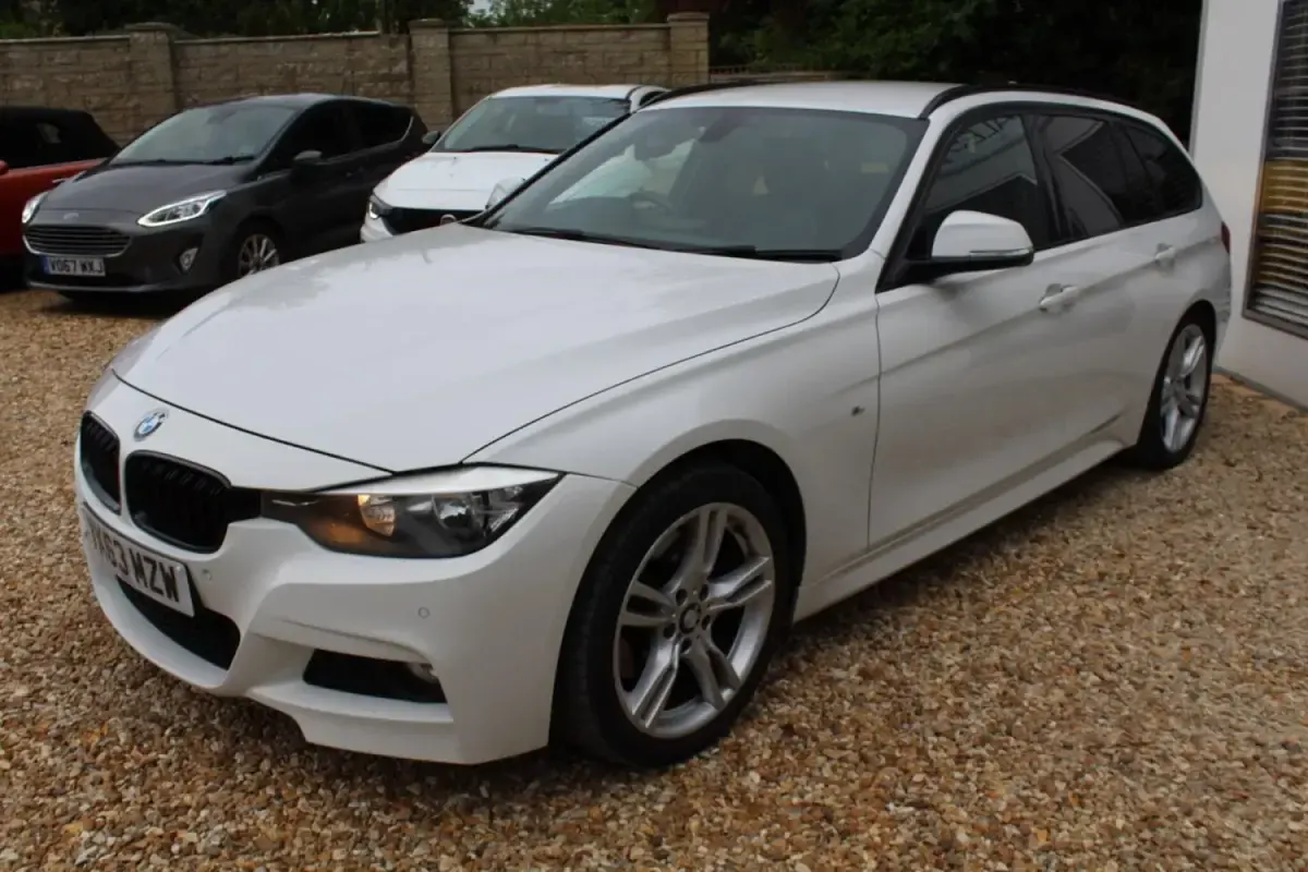 Usado BMW 330 M Sport 2013 Blanco Familiar