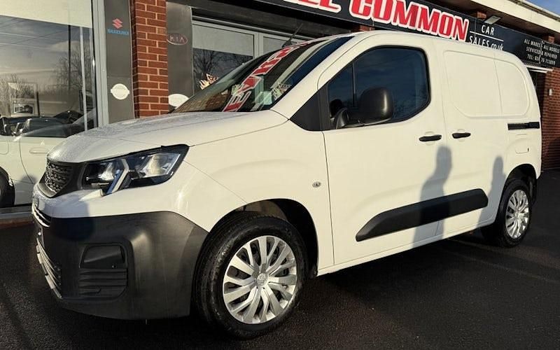 Used Peugeot Partner 102 HP (75 kW) 2021 White MPV