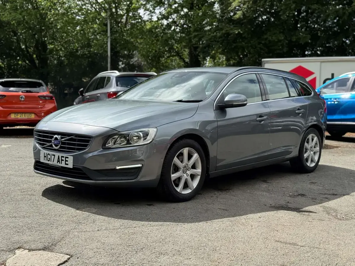 Usado Volvo V60 SE 2017 Gris Familiar
