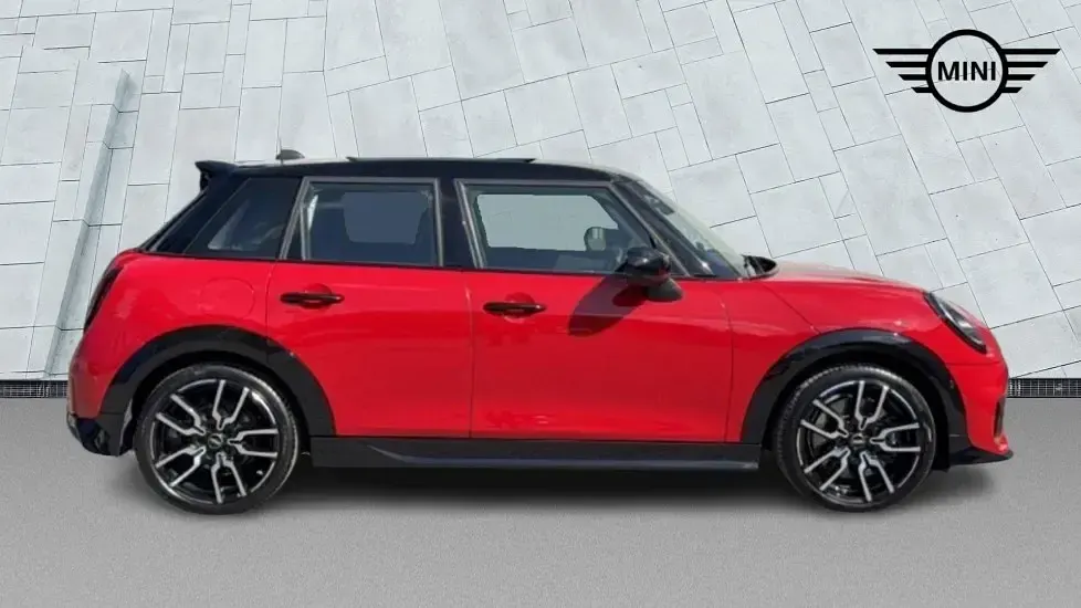Used Mini Cooper Hatch 113 kW (154 HP) 2026 Red Hatchback