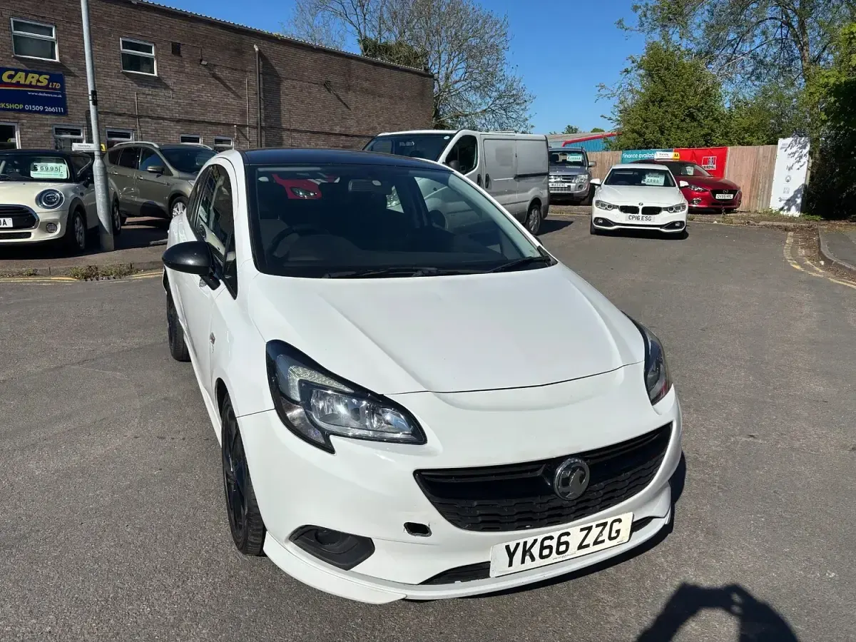 Used Vauxhall Corsa Edition 75 HP (55 kW) 2016 White Hatchback