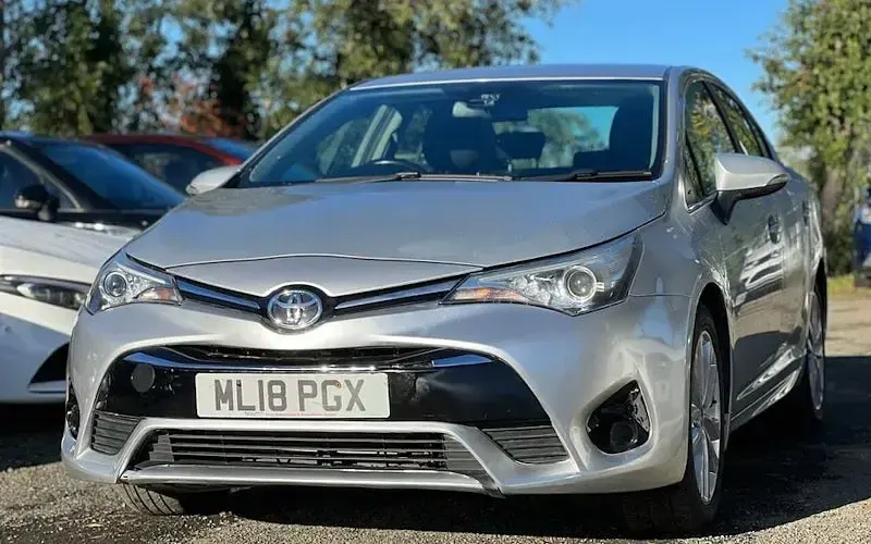 Used Toyota Avensis Active 111 HP (81 kW) 2018 Silver Sedan