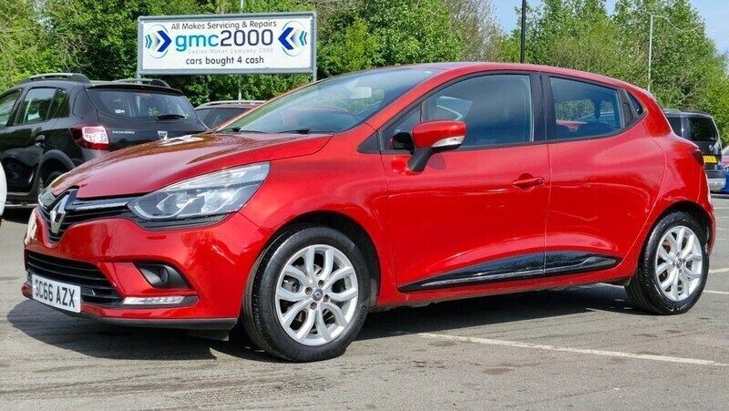 Red Used 2016 Renault Clio IV Dynamique Hatchback | £7,995 (Fair price) - Image 1/4
