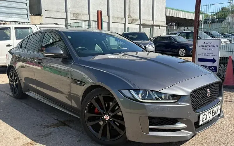 Käytetty Jaguar XE R-Sport 179 HP (131 kW) 2019 Sedan