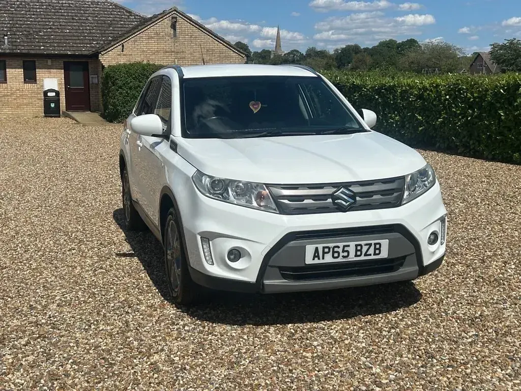 Used Suzuki Vitara SZ-T 120 HP (88 kW) 2015 White SUV