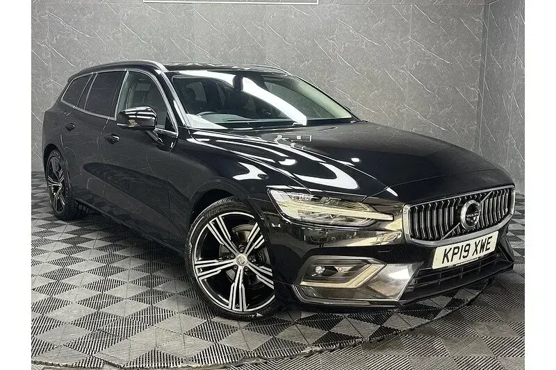 Used Volvo V60 Inscription 187 HP (137 kW) 2019 Black Estate