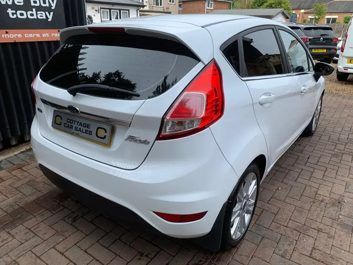 Used Ford Fiesta Zetec 2014 White Hatchback