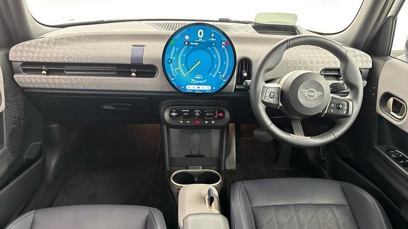 Used Mini Cooper Hatch 154 HP (113 kW) 2025 White Hatchback