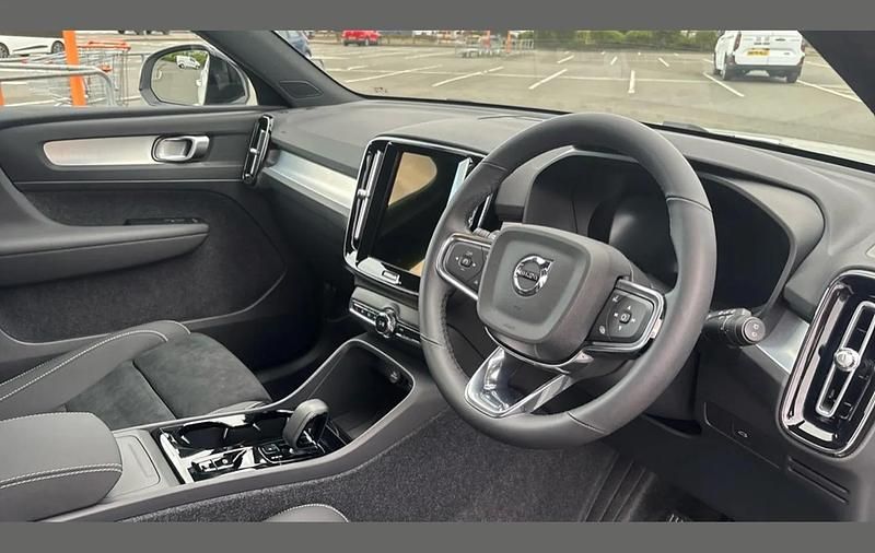 Used Volvo XC40 Plus 161 HP (118 kW) 2026 White SUV