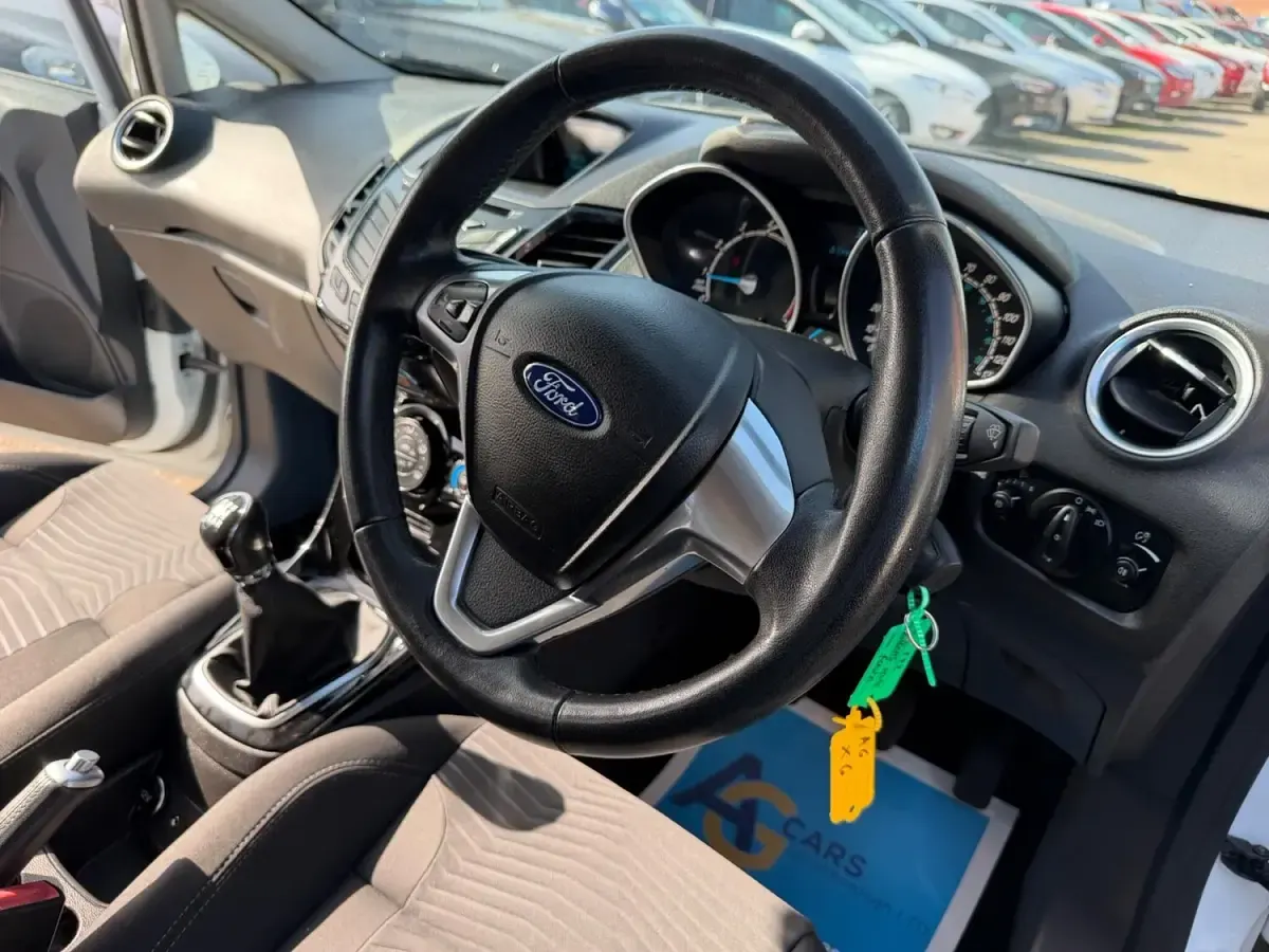 Used Ford Fiesta Zetec 82 HP (60 kW) 2015 White Hatchback