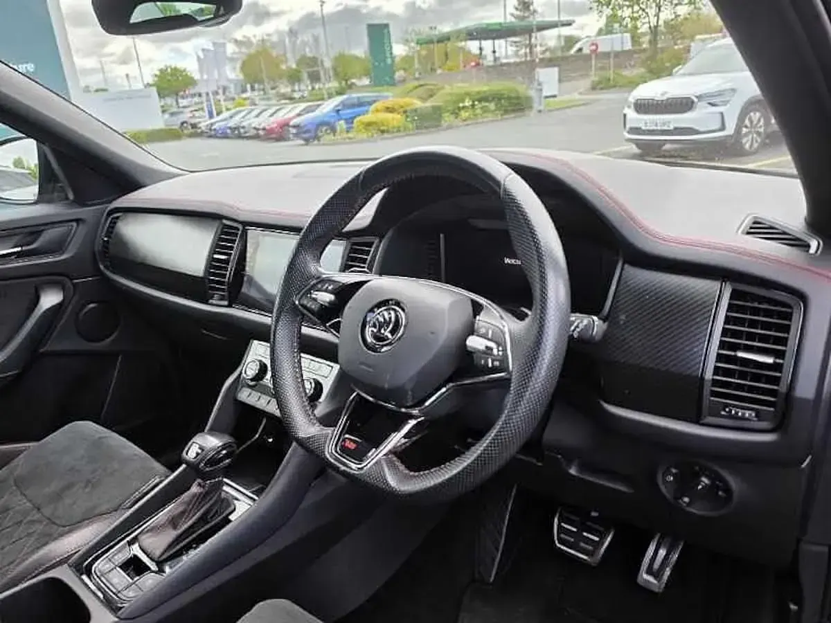 Usado Skoda Kodiaq vRS 180 HP (132 kW) 2022 Cinzento SUV