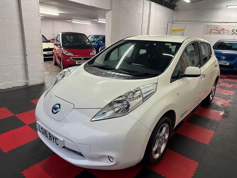 Used Nissan Leaf Acenta 80 kW (109 HP) 2016 White Hatchback