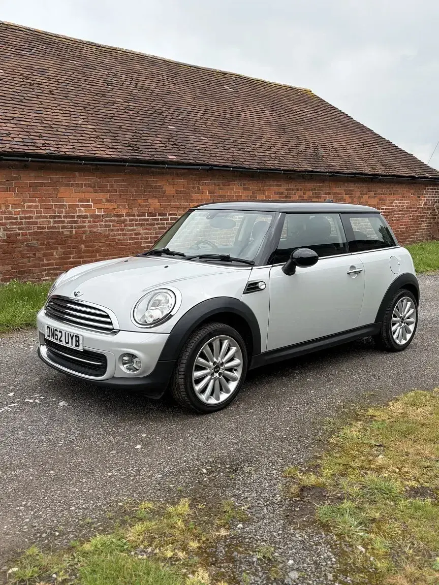 Usado Mini Cooper Hatch 2012 Plateado Utilitario
