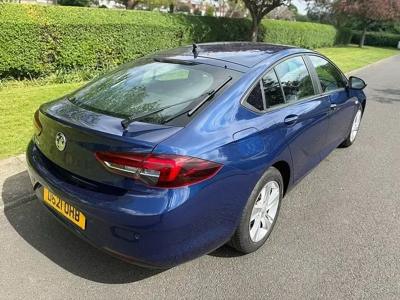 Second-hand Vauxhall Insignia Sport 122 CP (89 kW) 2021 Albastru Hatchback