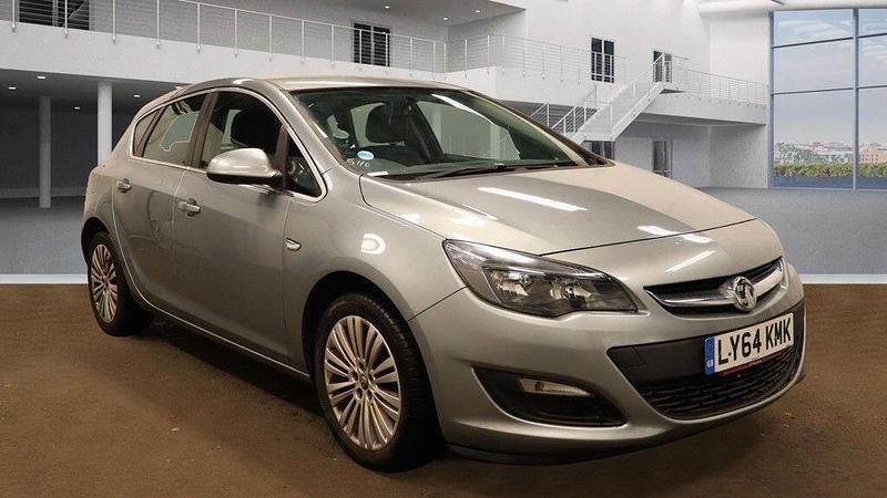 Silver Used 2015 Vauxhall Astra Excite Hatchback | £2,999 (Super price) - Image 1/4