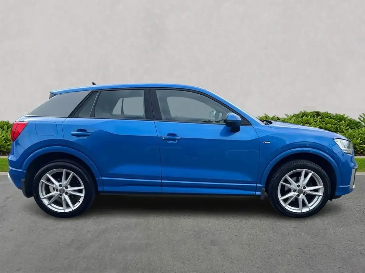 Usado Audi Q2 S-Line 150 CV (110 kW) 2019 Azul SUV