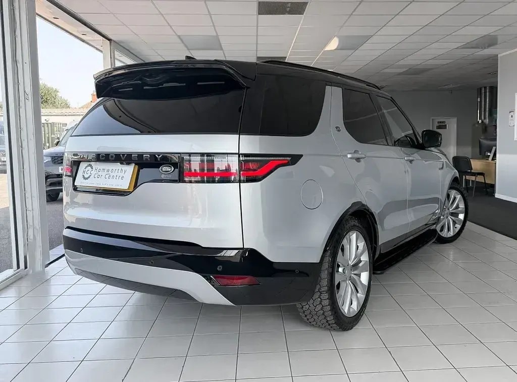 Used Land Rover Discovery SE Dynamic 300 HP (220 kW) 2023 Silver SUV