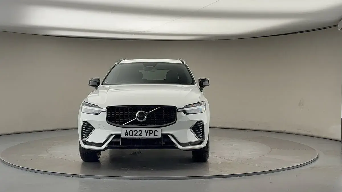 Używany Volvo XC60 Plus 250 KM (183 kW) 2022 Biały SUV