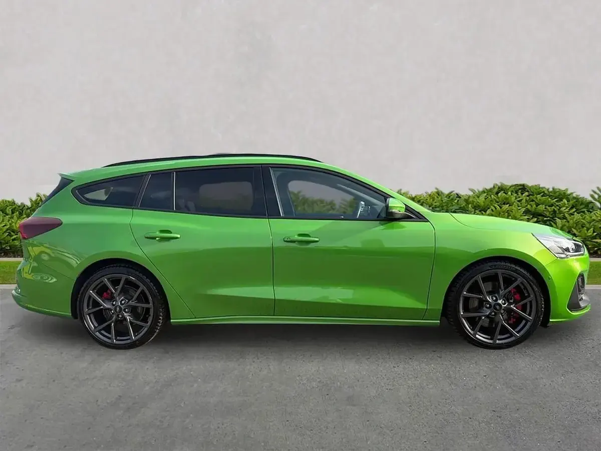 Used Ford Focus ST 280 HP (205 kW) 2023 Green Estate