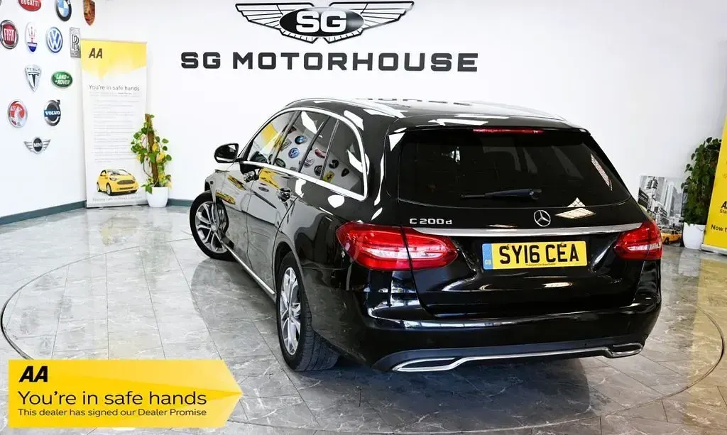 Usado Mercedes C200 136 CV (100 kW) 2016 Negro Familiar